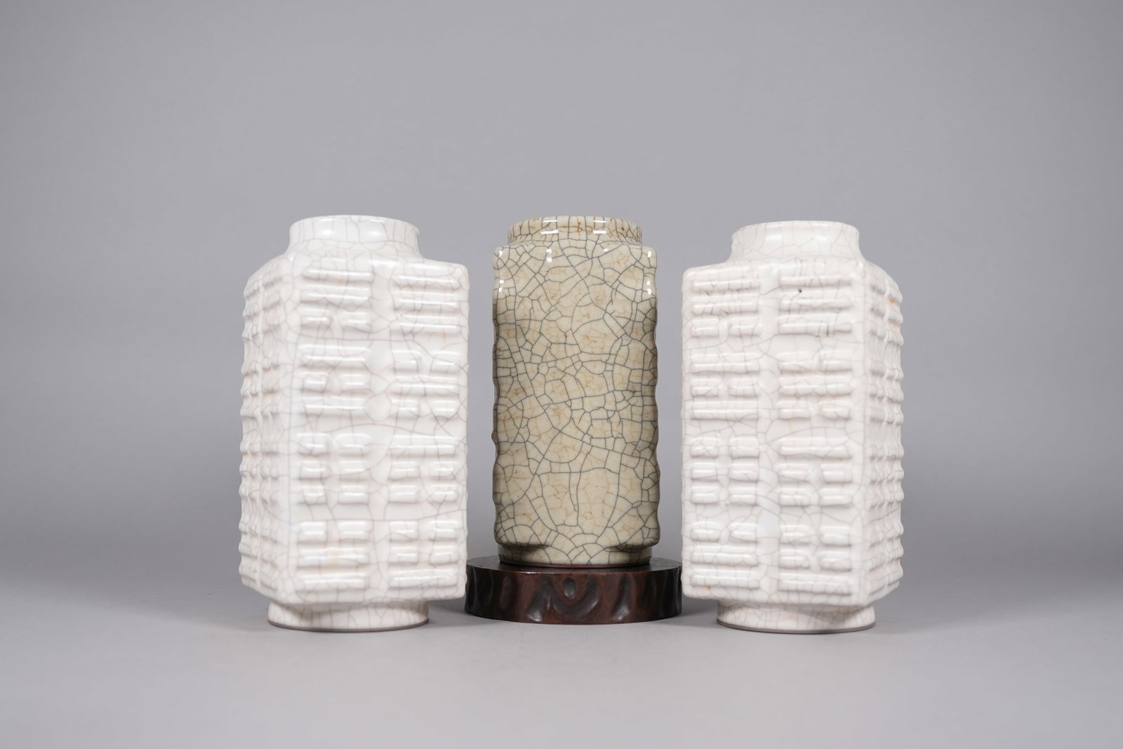 3 Chinese fine vase: 3 Chinese fine vase, largest H: 9" x W: 4."