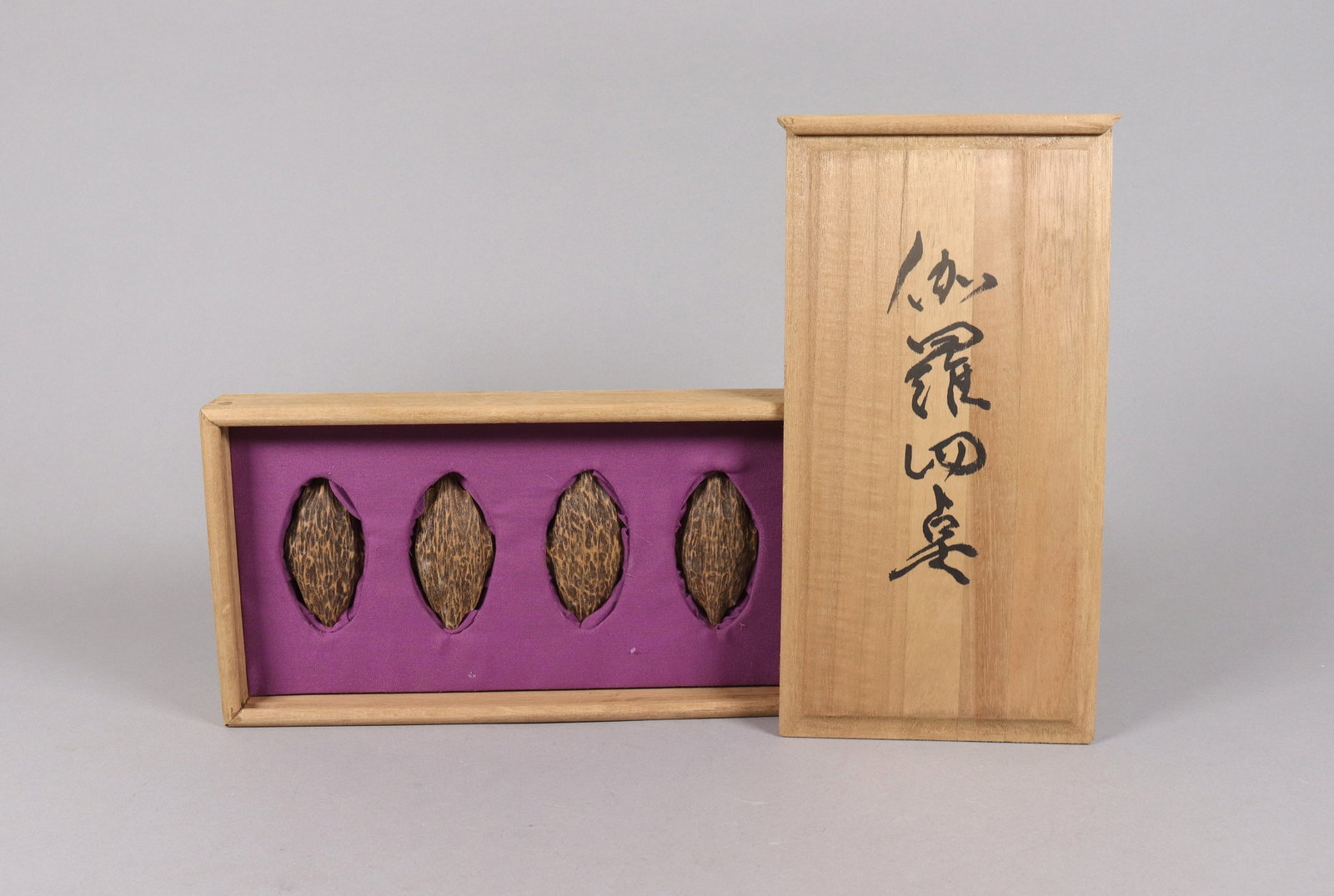 Lots Chinese carved wood in box: Lots Chinese carved wood in box.