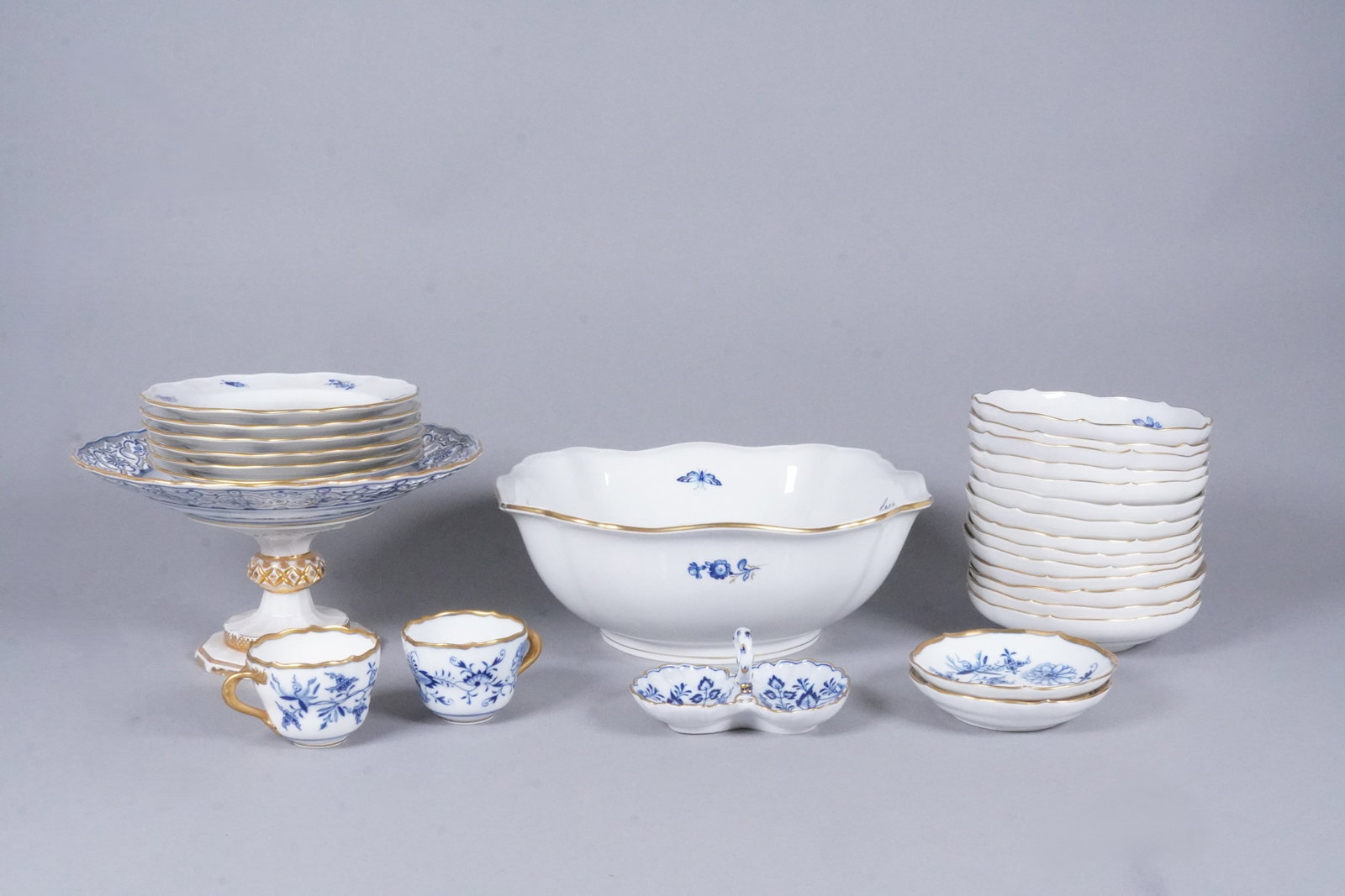 Lots antique b/w Meissen ceramics (1 of 8)