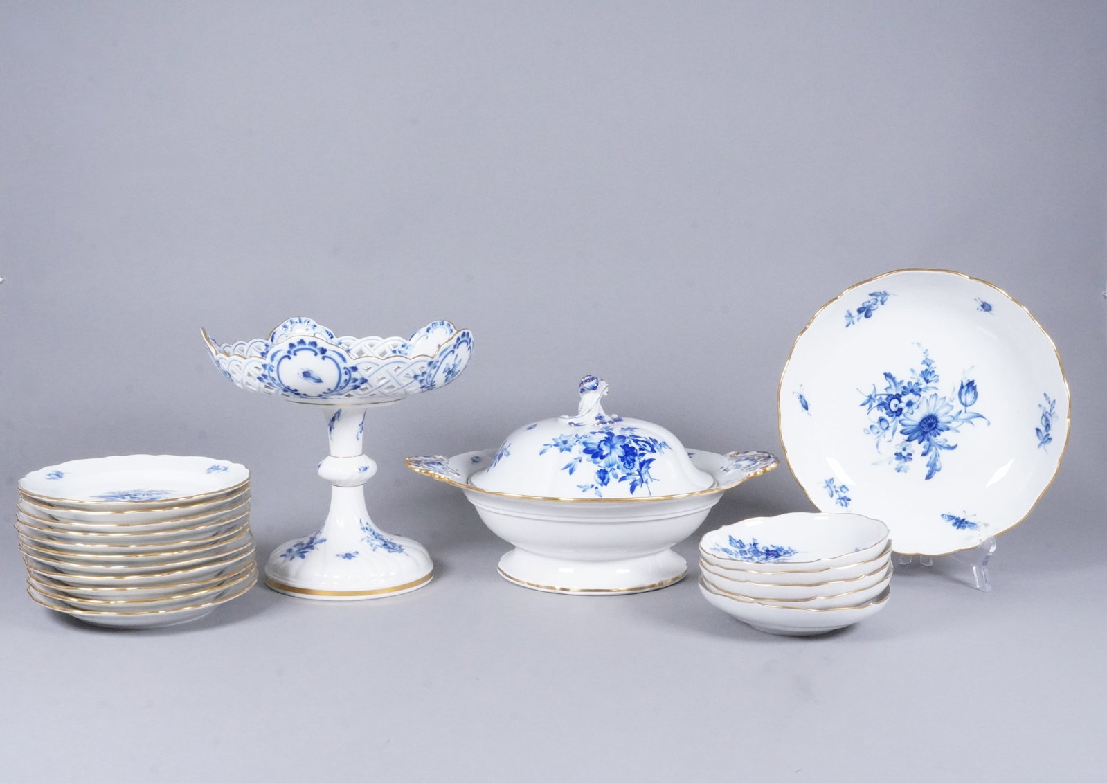 Lots antique b/w Meissen ceramics (1 of 9)