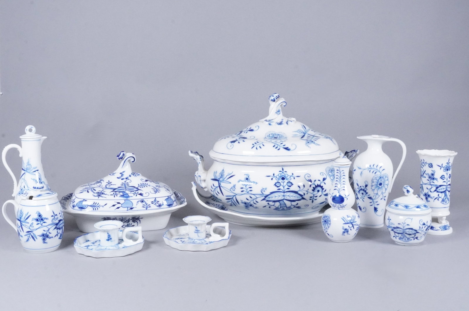 Lots antique b/w Meissen ceramics (1 of 8)