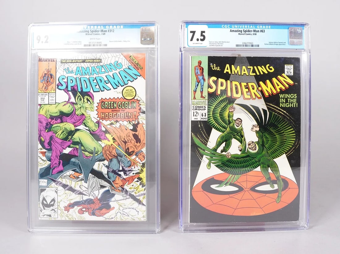 2 Amazing Spiderman comics CGC (1 of 4)