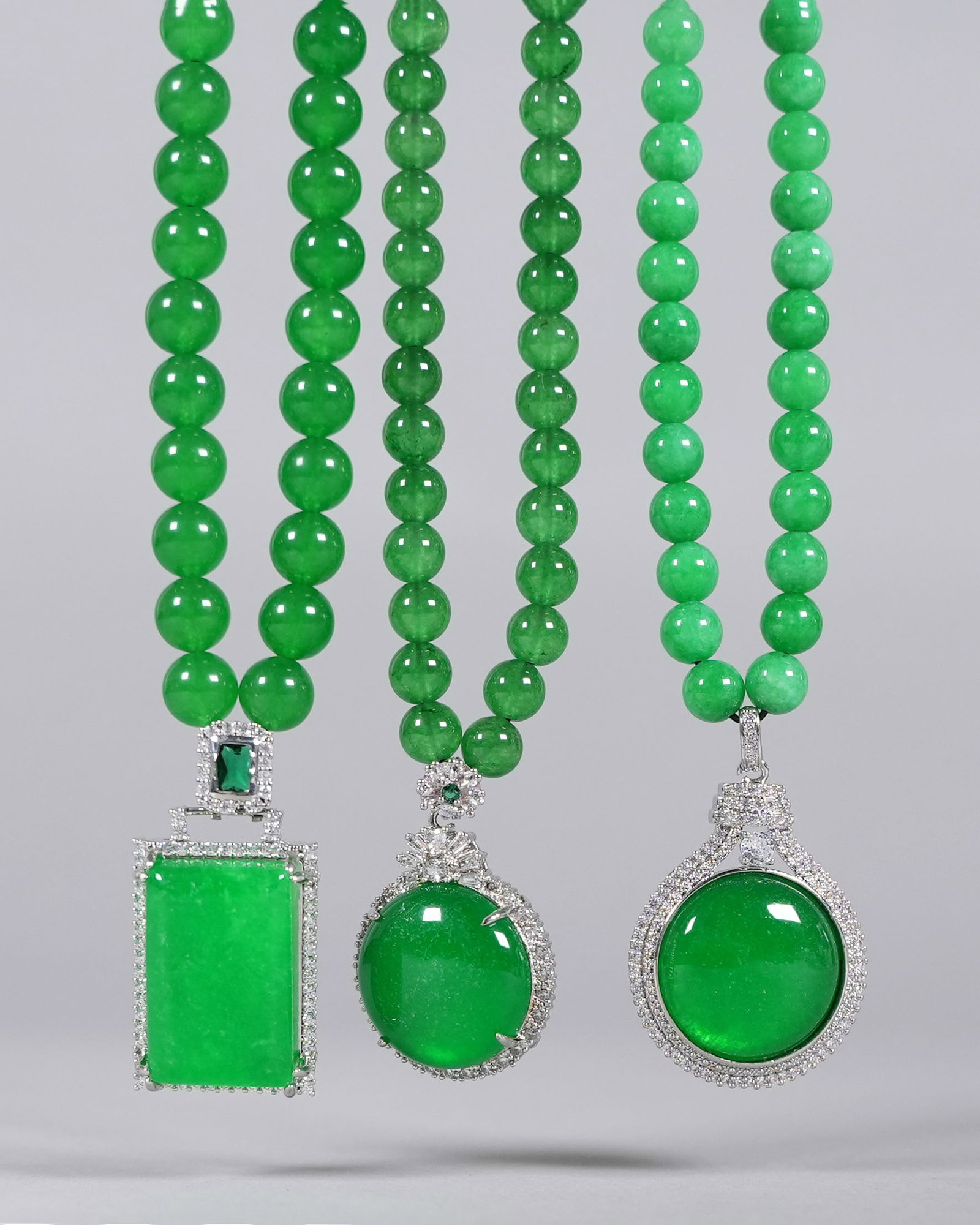 Lots Chinese apple green necklaces: Lots Chinese apple green necklaces.