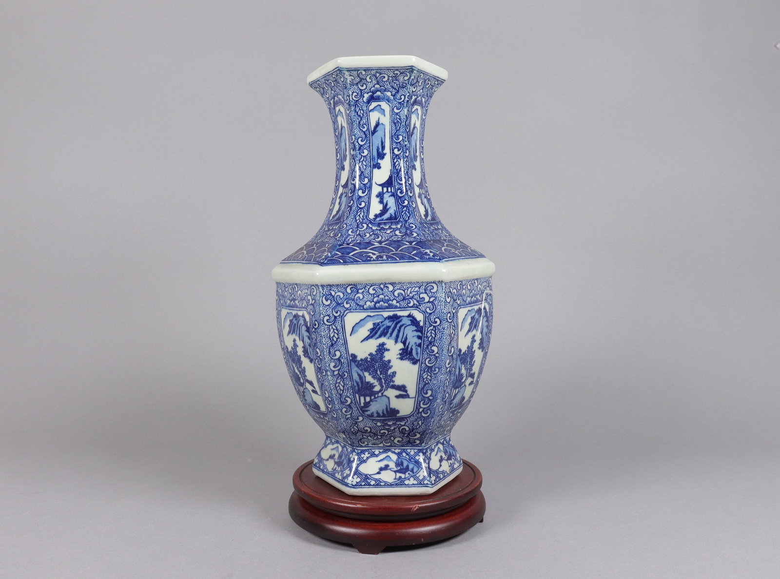 Chinese fine b/w tall vase: Chinese fine blue and white tall vase. H: 14.5" x W: 8."