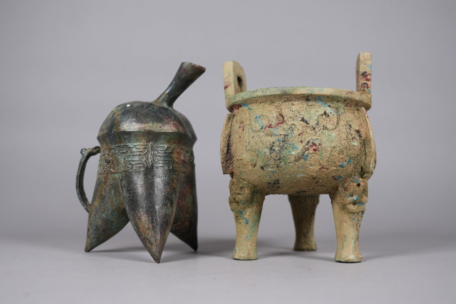 2 Chinese bronze vessels (1 of 7)