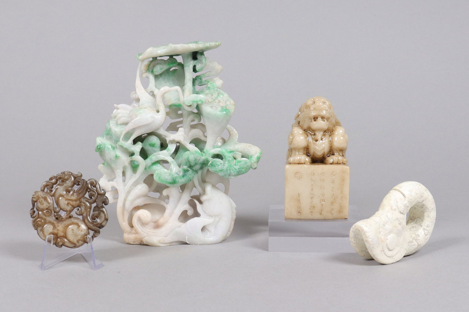Lots Chinese fine carvings: Lots Chinese fine carvings.