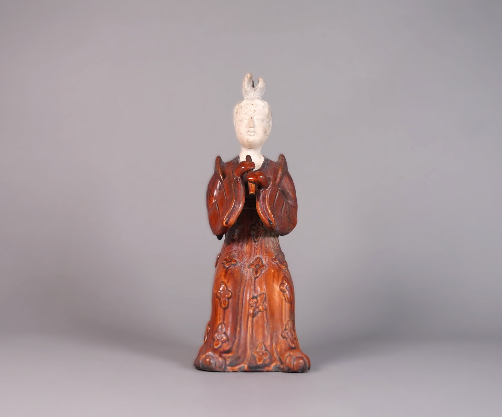 Chinese fine pottery figure (1 of 7)