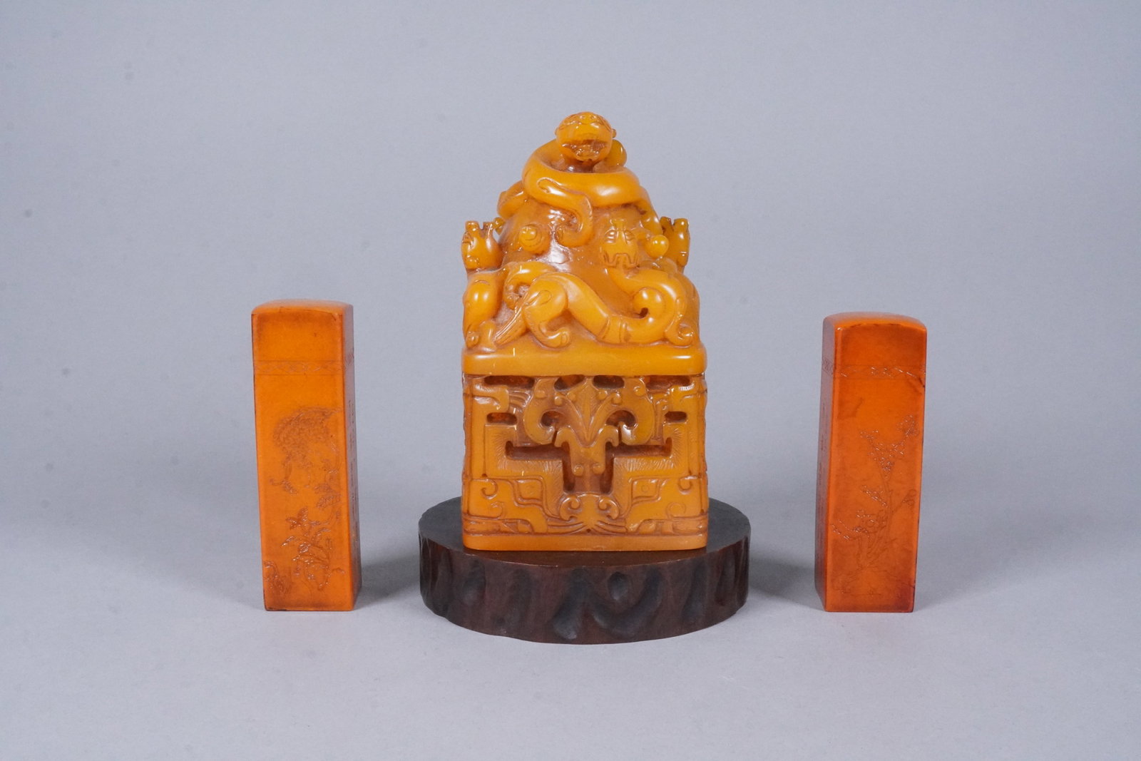 Lots Chinese carved items (1 of 7)