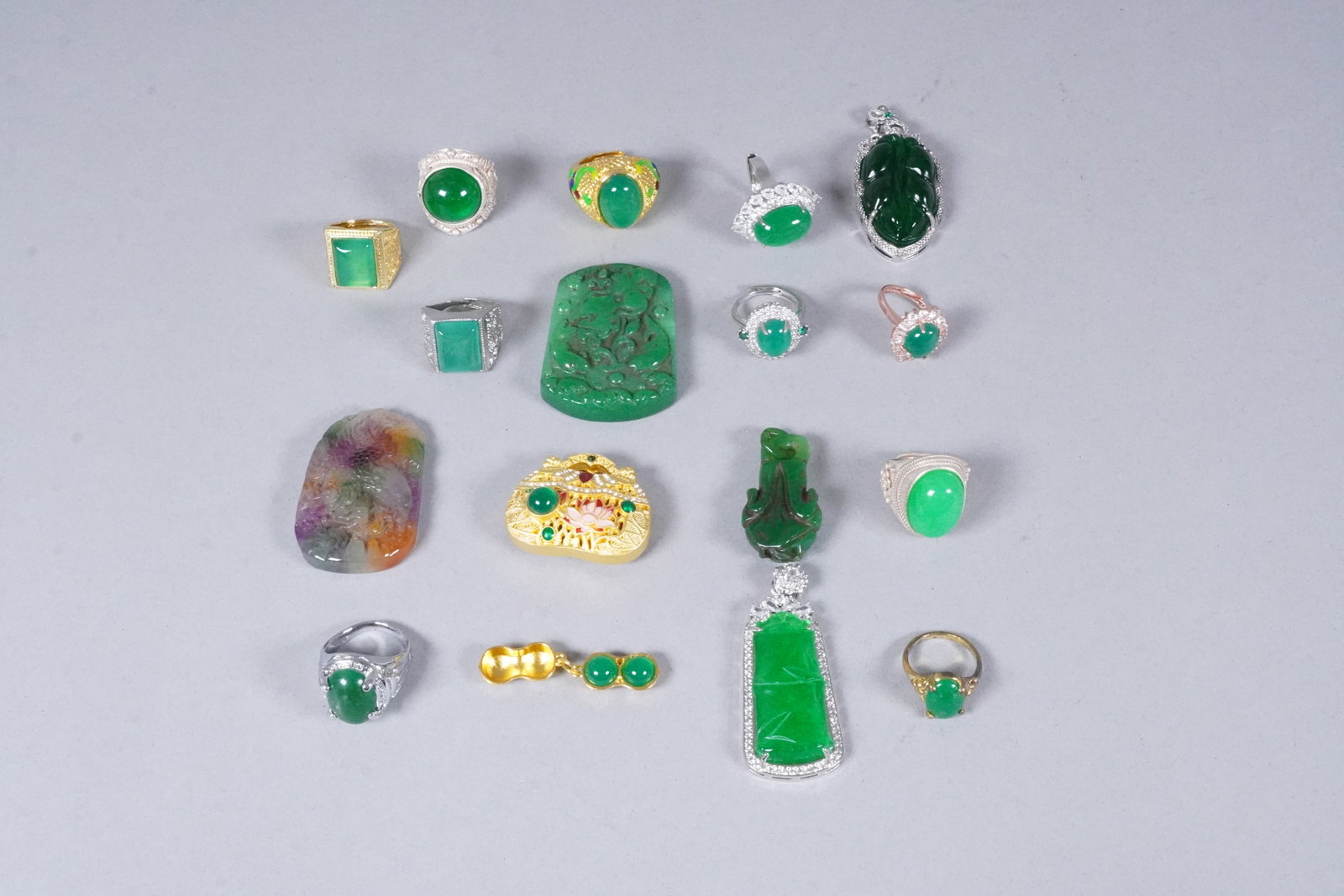 Lots Chinese fine apple green jewelry: Lots Chinese fine apple green jewelry.