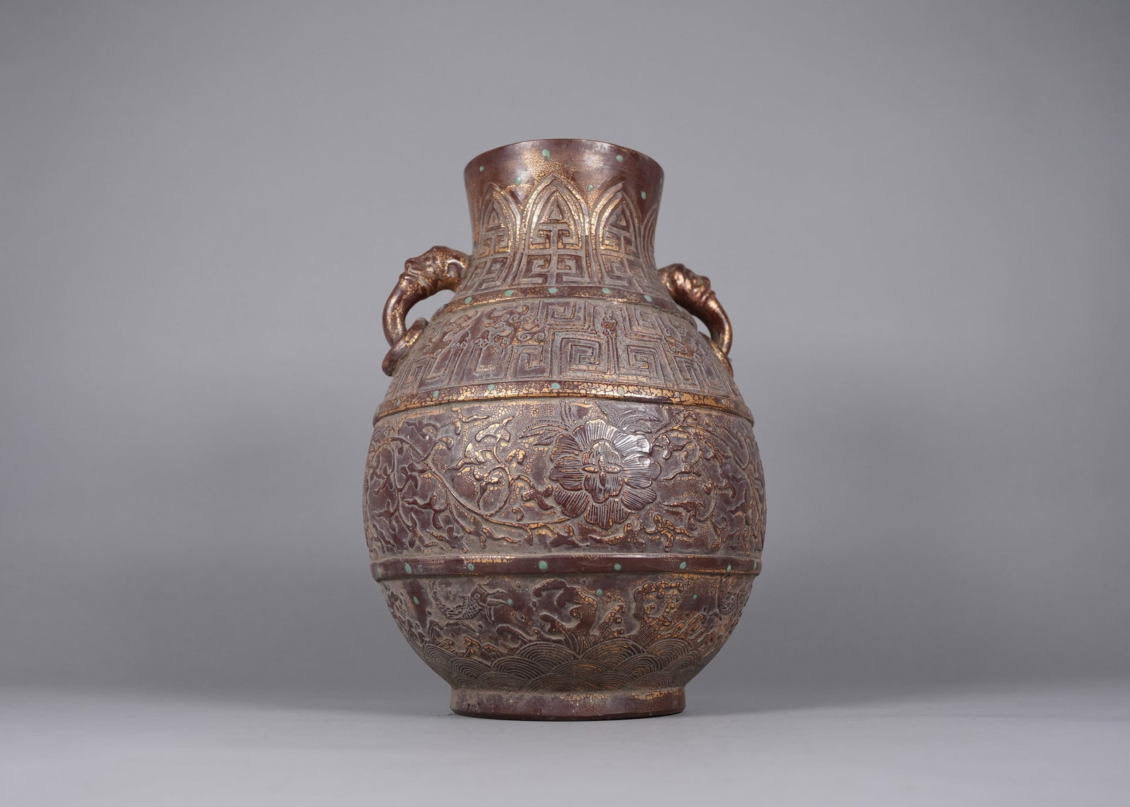 Chinese large antique vase: Chinese large antique vase. H: 15" x W: 11."