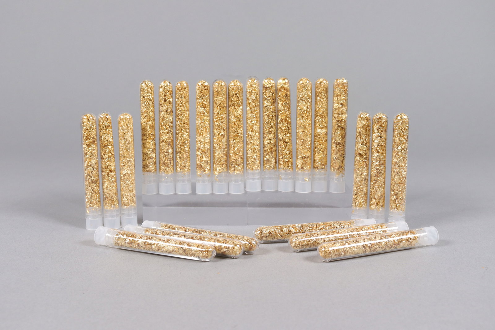 Lots gold flakes ungraded: Lots gold flakes ungraded, we do not guarantee its material, or content. All sales are final, no return.