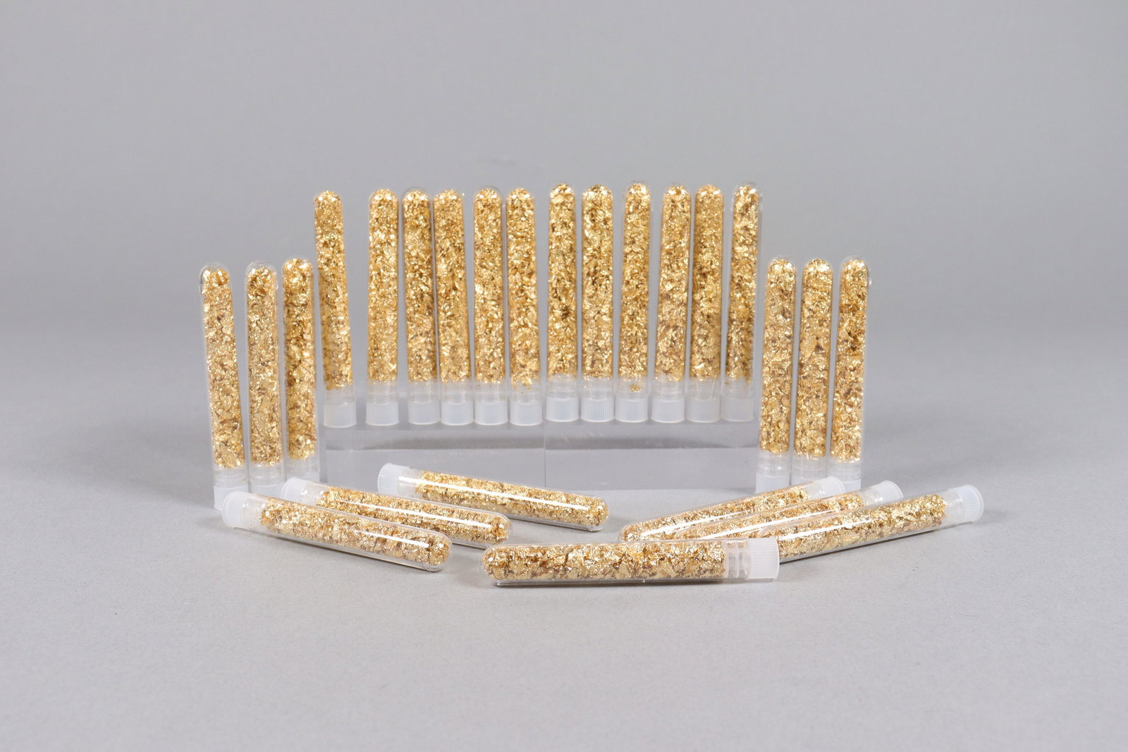Lots gold flakes ungraded: Lots gold flakes ungraded, we do not guarantee its material, or content. All sales are final, no return.