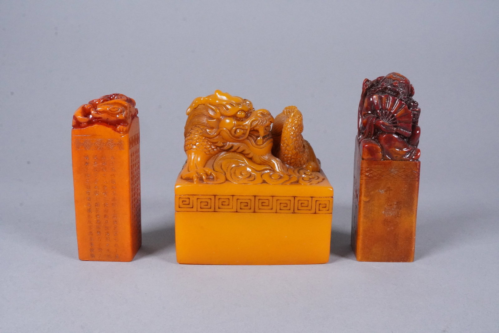 Lots Chinese fine carvings: Lots Chinese fine carvings.