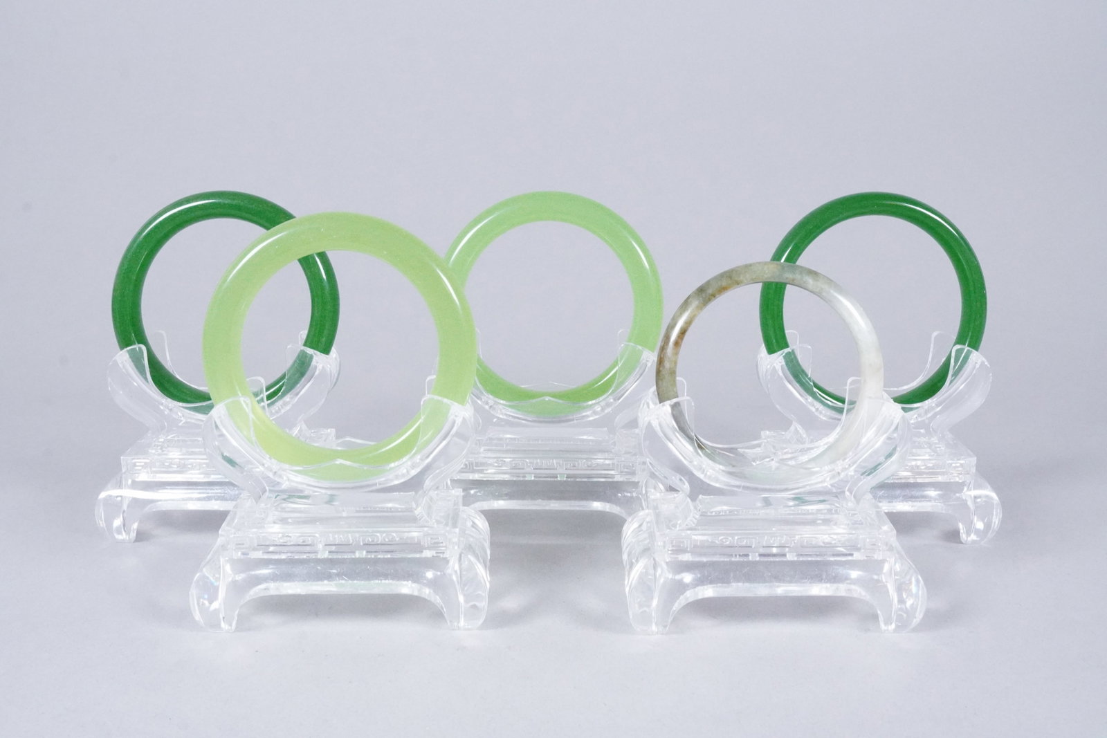 Lots Chinese fine bangles: Lots Chinese fine bangles.