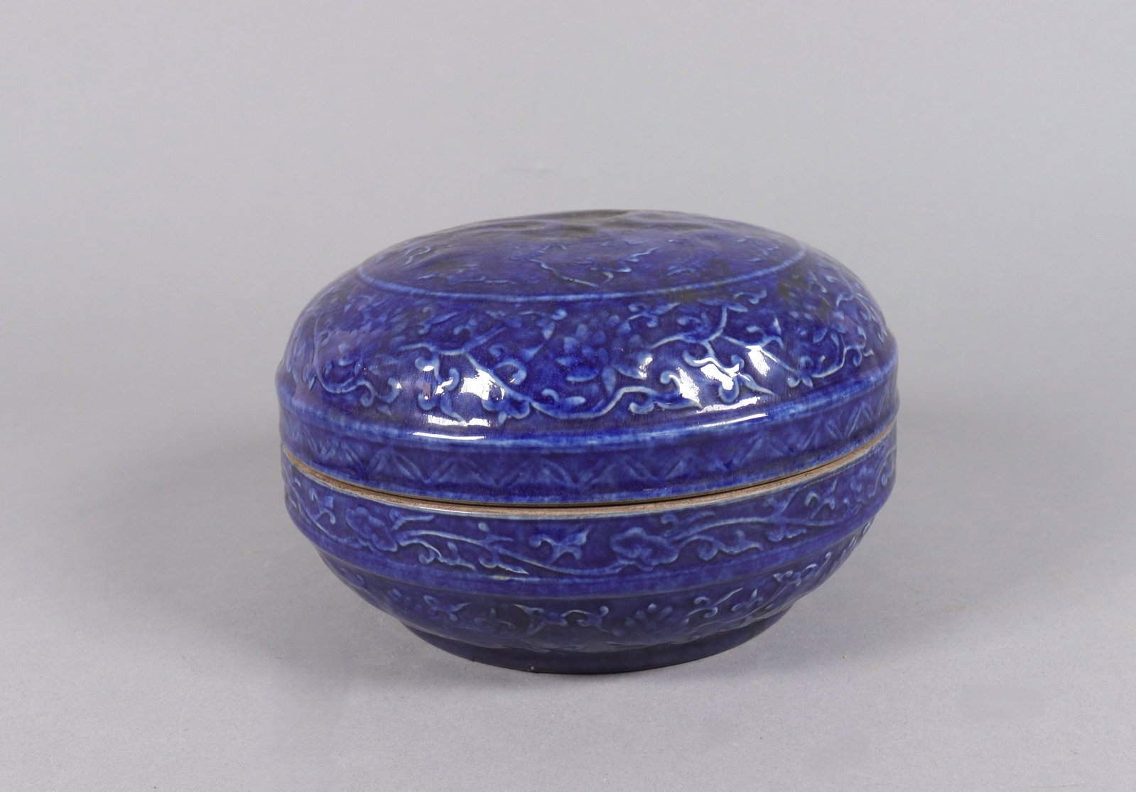 Chinese fine round box (1 of 8)