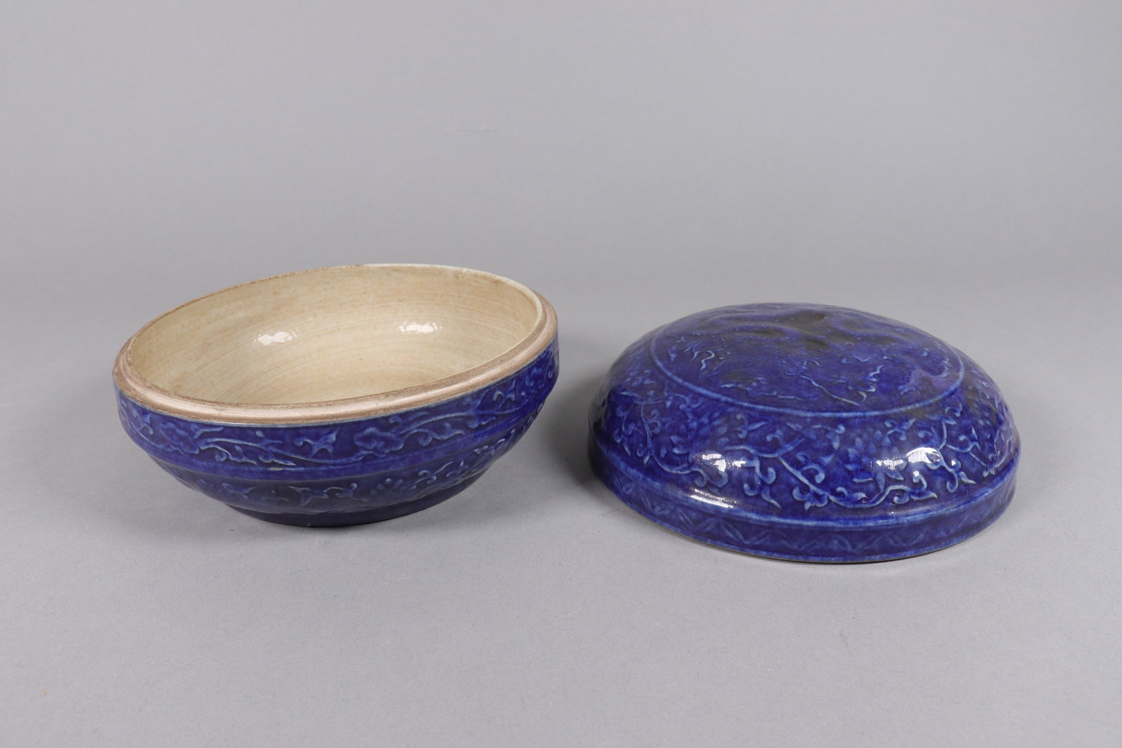 Chinese fine round box - 3