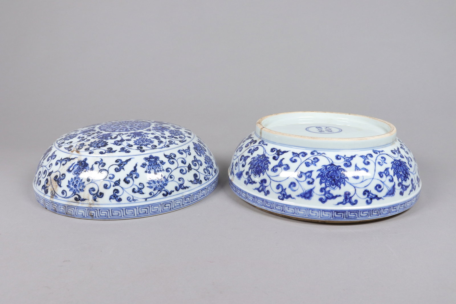Chinese large b/w lidded box - 4