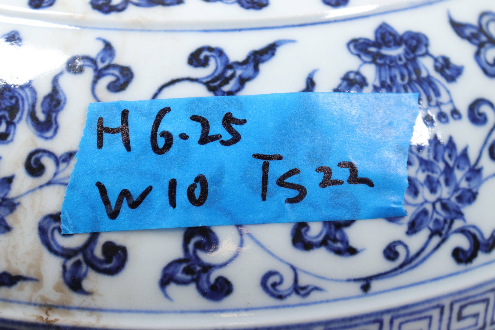 Chinese large b/w lidded box - 6