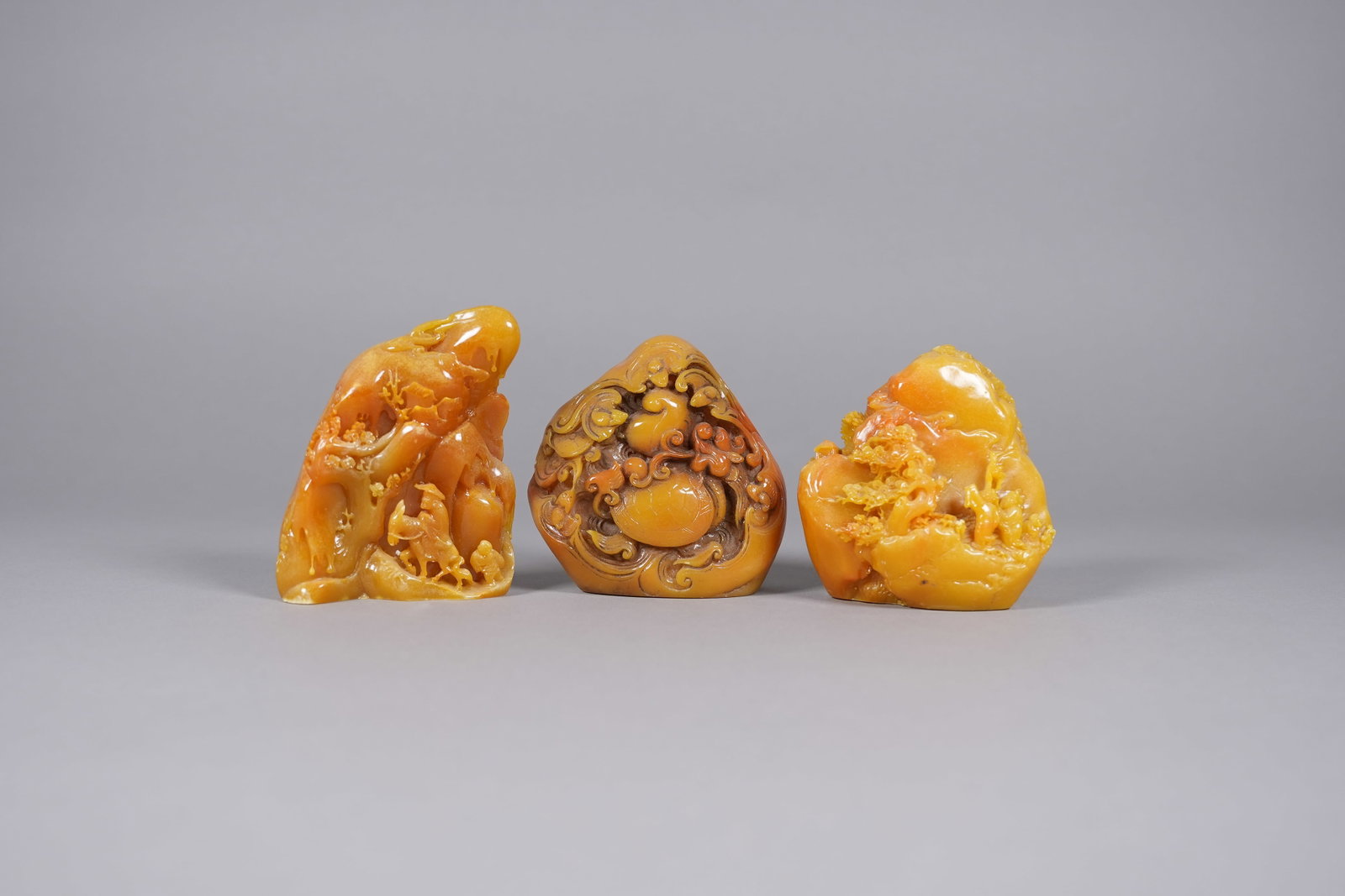 Lots Chinese fine carvings: Lots Chinese fine carvings.