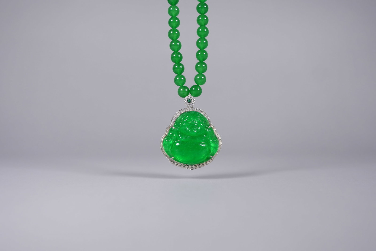 Chinese apple green fine pendant: Chinese apple green fine pendant.
