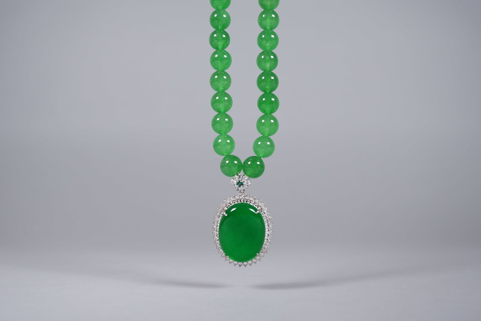 Chinese apple green fine pendant: Chinese apple green fine pendant.