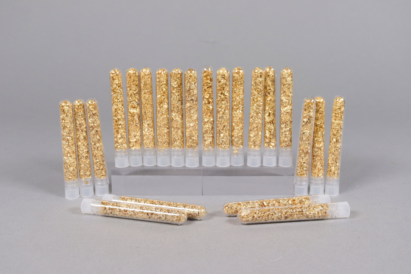 Lots gold flakes ungraded: Lots gold flakes ungraded, we do not guarantee its material, or content. All sales are final, no return.