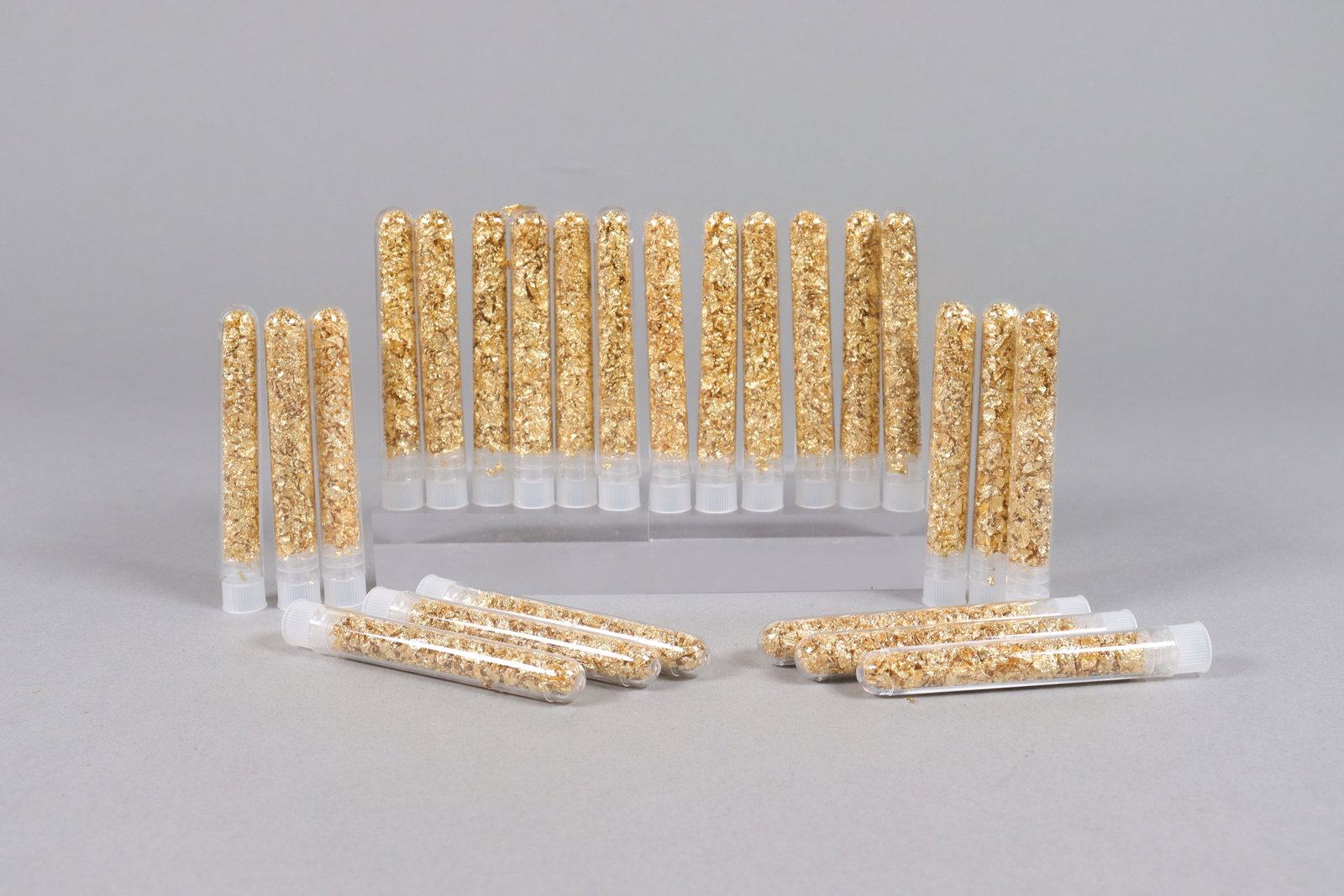 Lots gold flakes ungraded: Lots gold flakes ungraded, we do not guarantee its material, or content. All sales are final, no return.