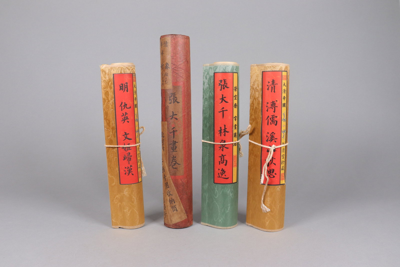 Lots Chinese fine art scrolls (1 of 7)
