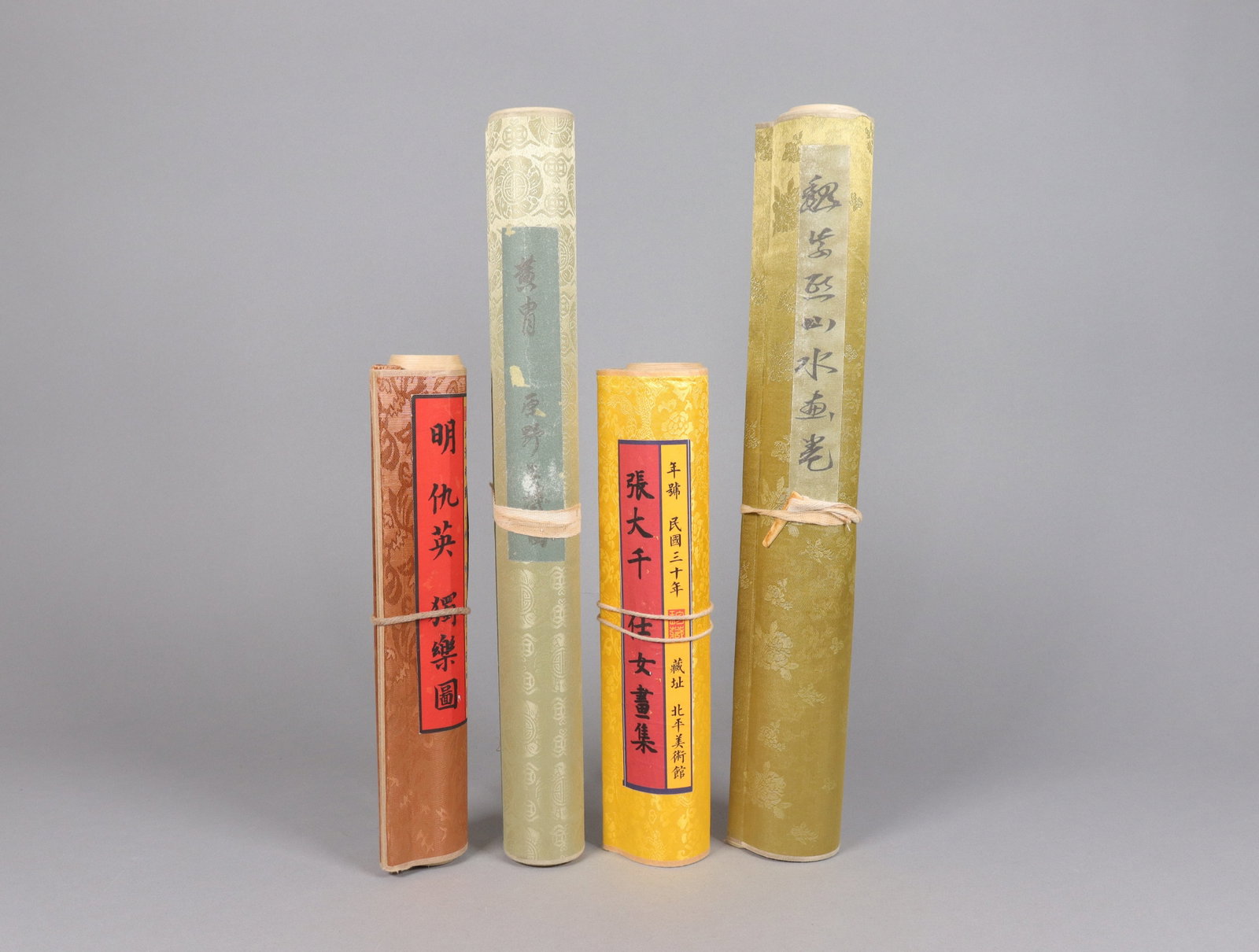 Lots Chinese art scrolls (1 of 7)