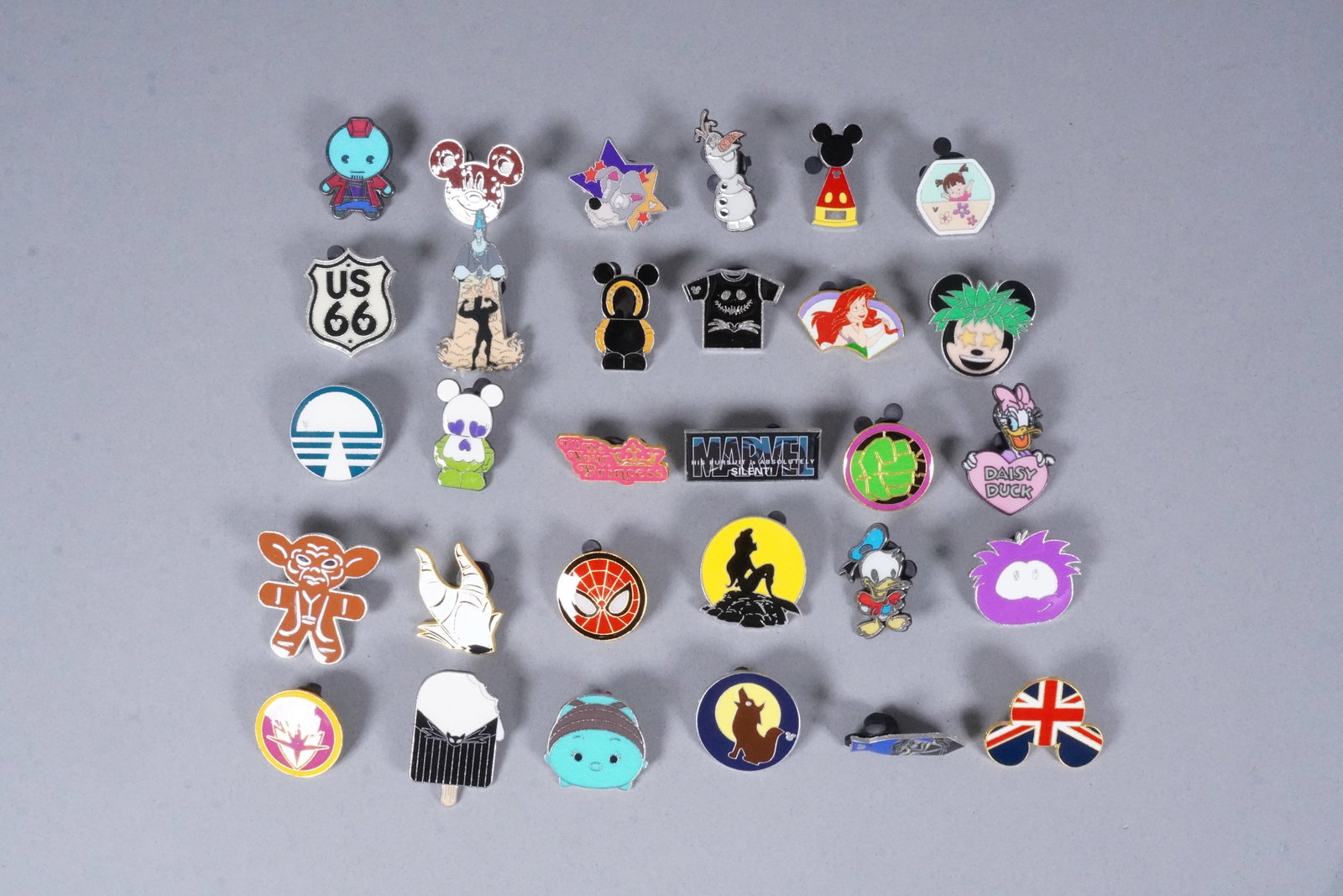 Lots Disney pins estate: Lots Disney pins, from an estate.
