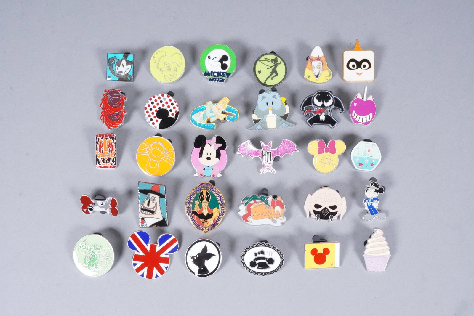 Lots Disney pins estate: Lots Disney pins, from an estate.