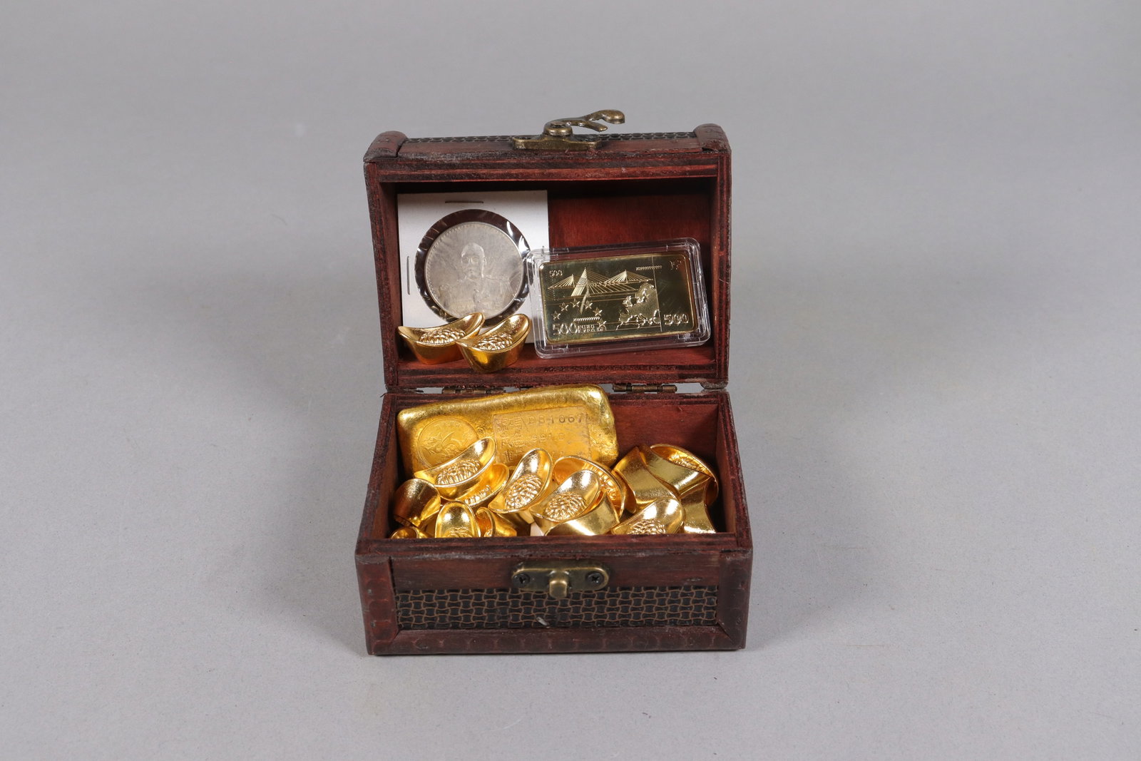 Lots Chinese ingots ungraded: Lots Chinese ingots ungraded. All sales are final, no return. We do not guarnatee its material, condition, age.