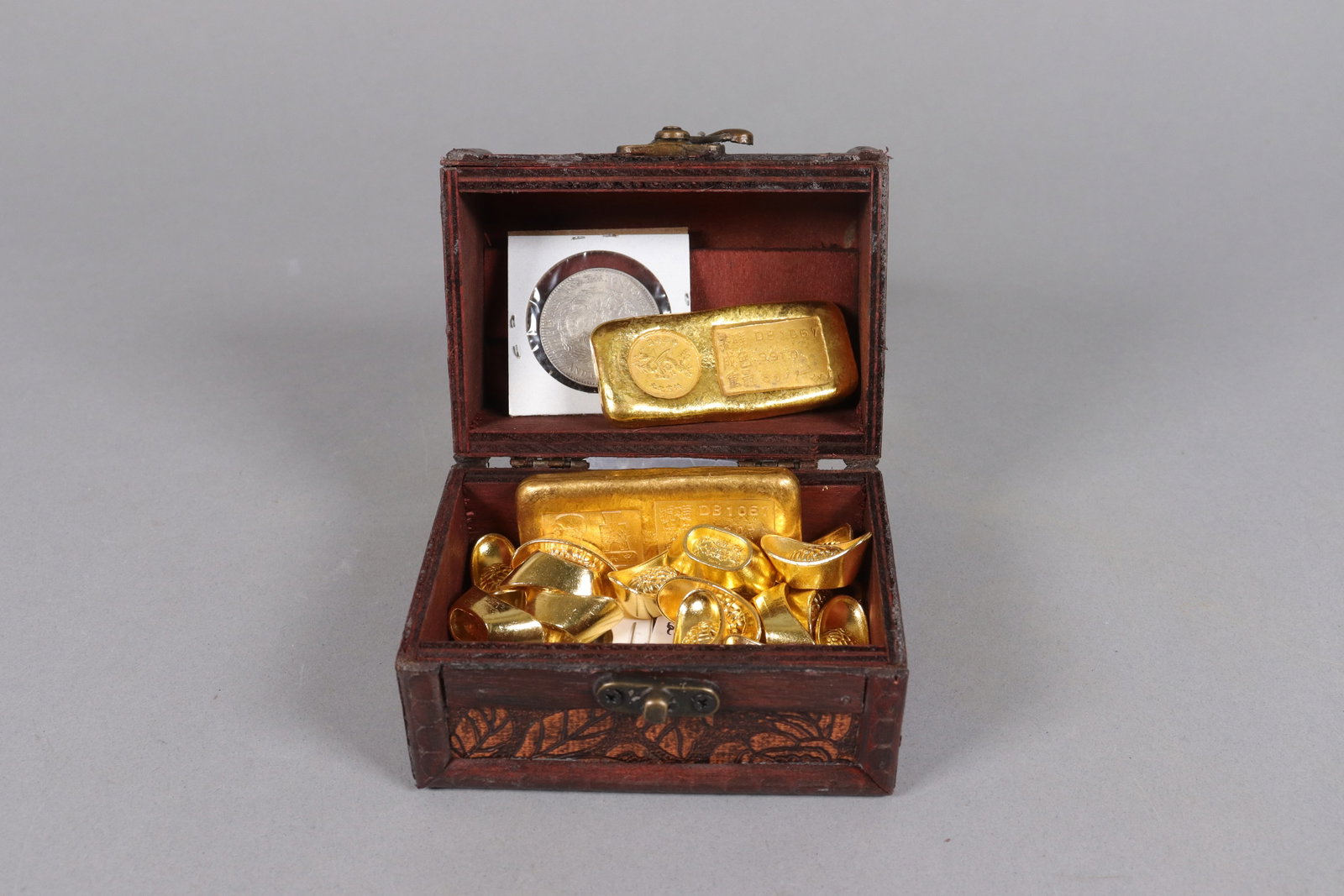 Lots Chinese ingots ungraded: Lots Chinese ingots ungraded. All sales are final, no return. We do not guarnatee its material, condition, age.