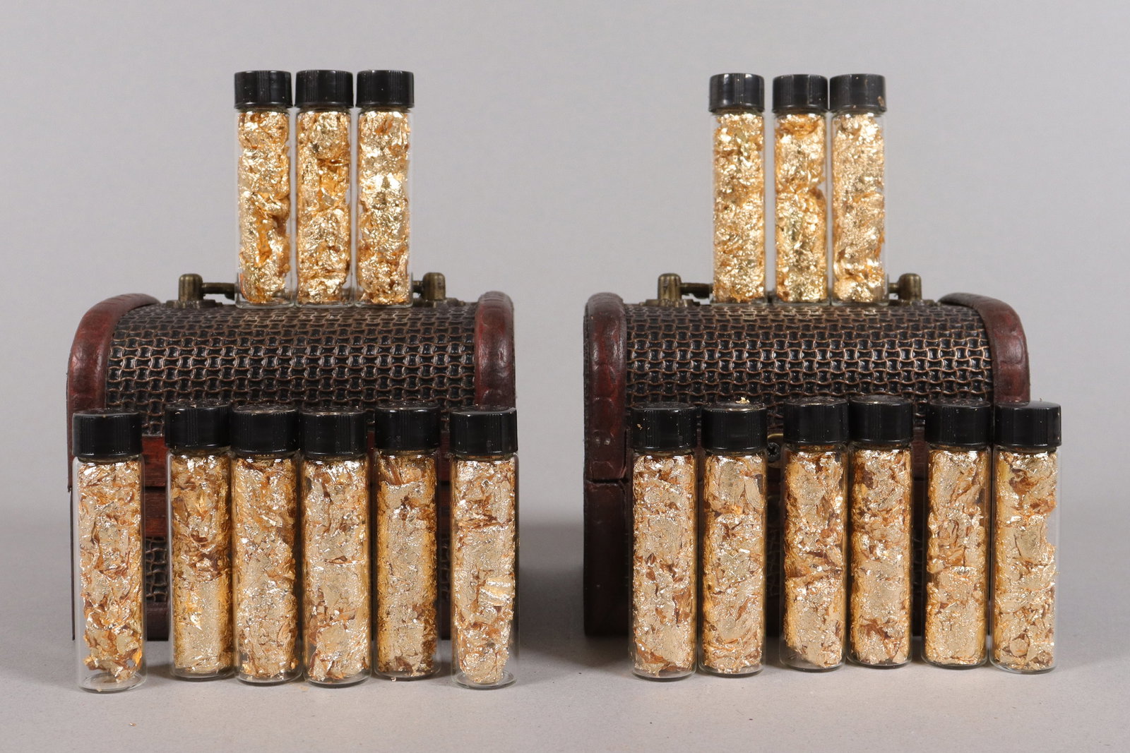 Lots gold flakes ungraded: Lots gold flakes ungraded. Condition selling it as is. No return. We do not guarantee its material, or age.