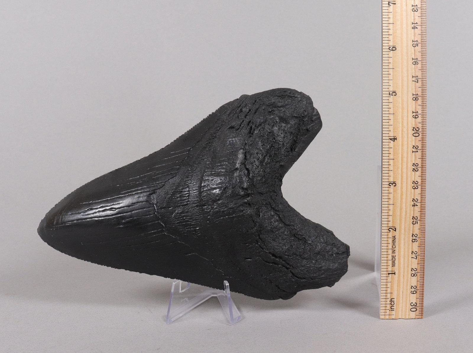 A large estate carved item: A large estate carved item. Condition selling it as is. We do not guarantee its material or age. All sales are final, no return.