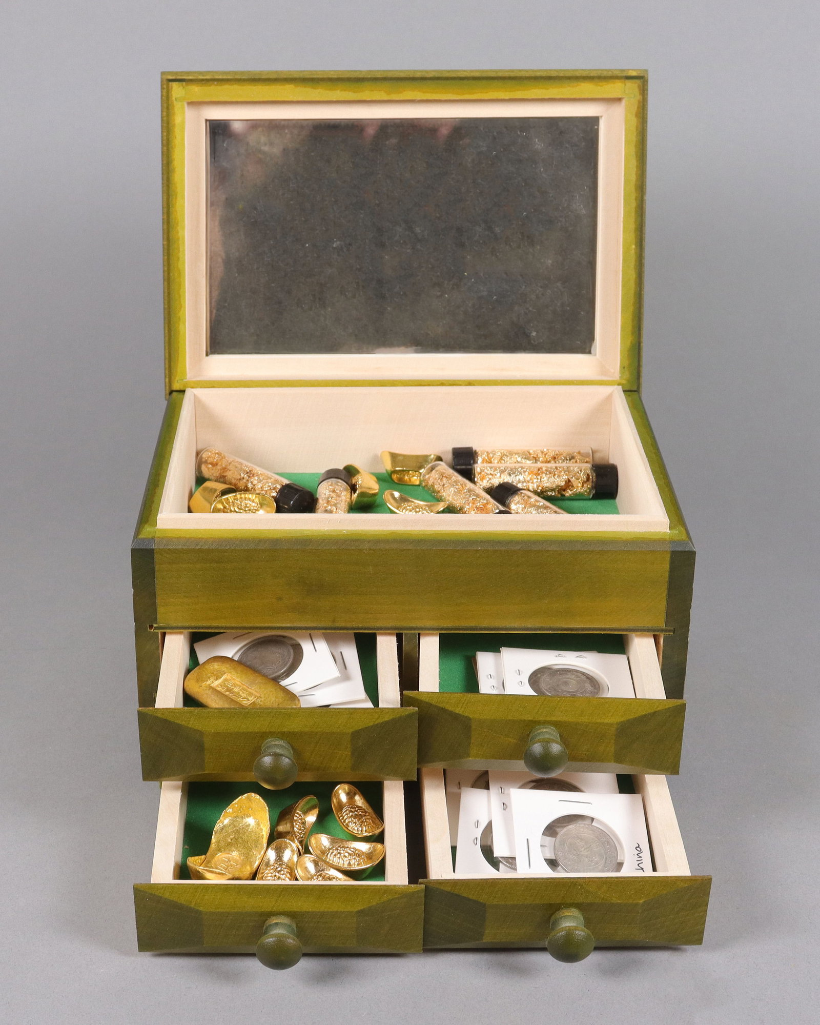 Lots estate coins ungraded: Lots estate coins, ungraded. We do not guarantee its, material, age, engraving, or carvings. All sales are final, no return. Please contact us before bidding if you have any question.