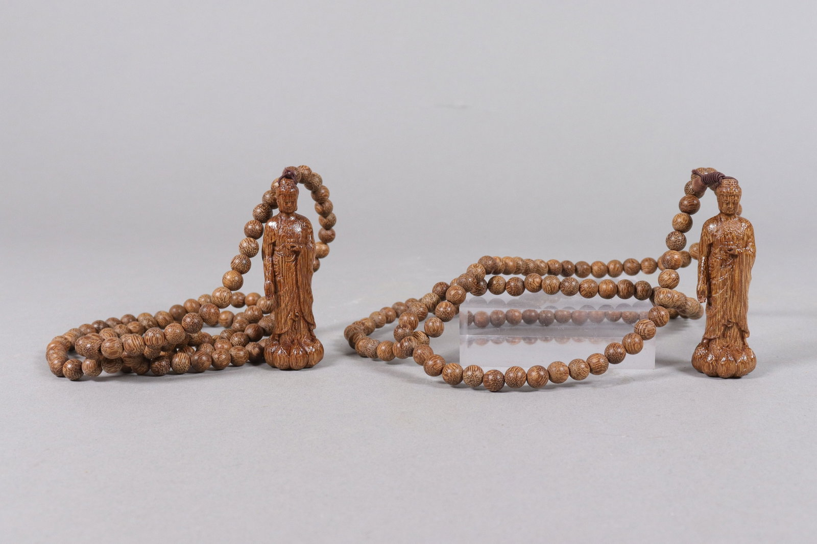 Lots fine beaded necklaces: Lots fine beaded necklaces.