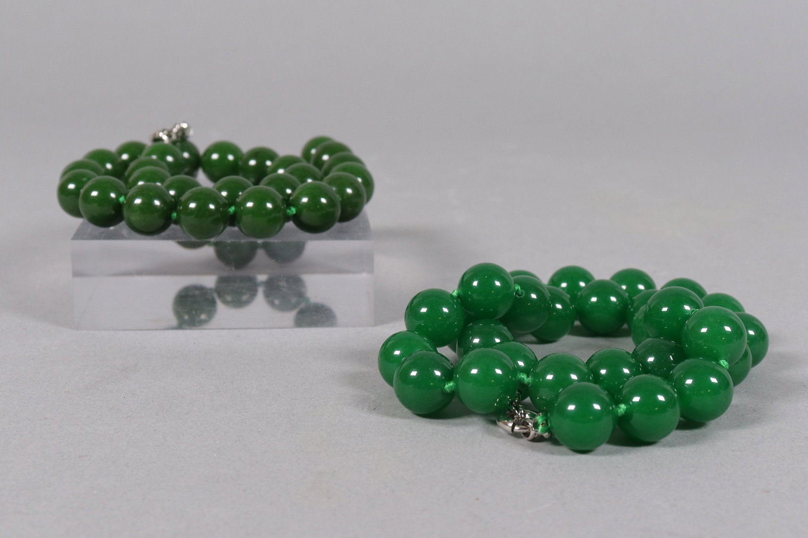 Lots apple green beaded items (1 of 6)