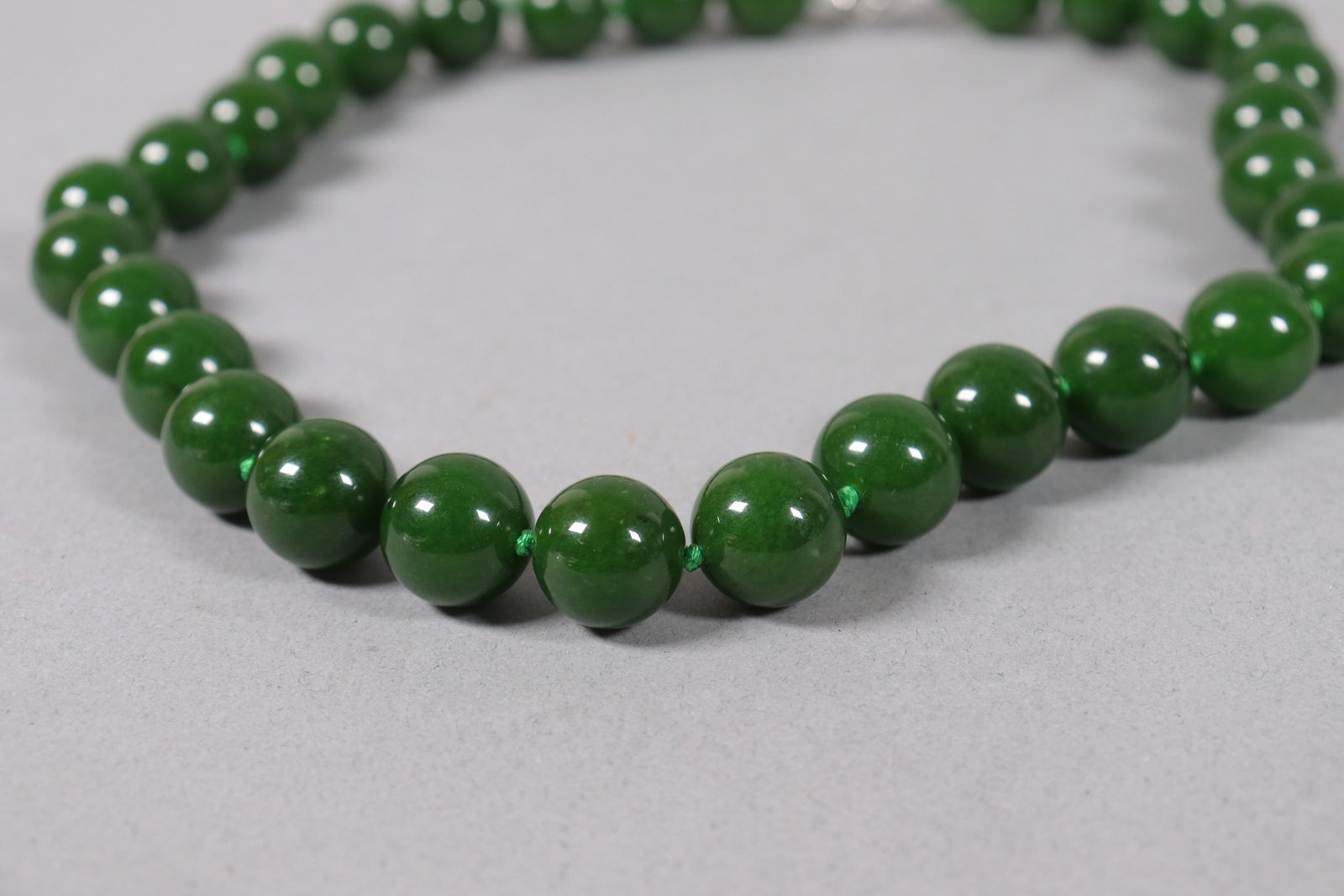 Lots apple green beaded items - 3