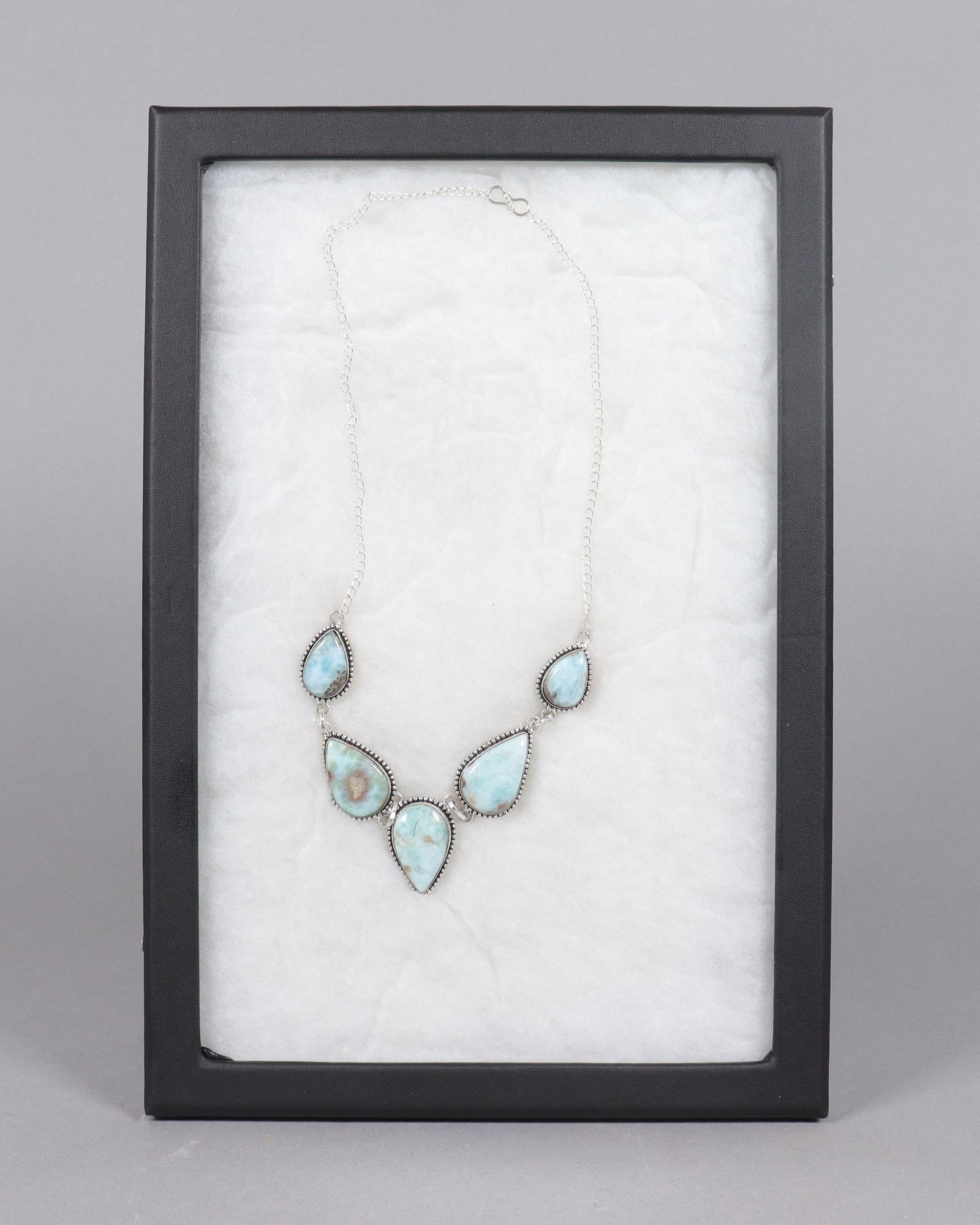 An estate fine necklace: An estate fine necklace, we do not guarantee its age, and material. All sales are final, no return.