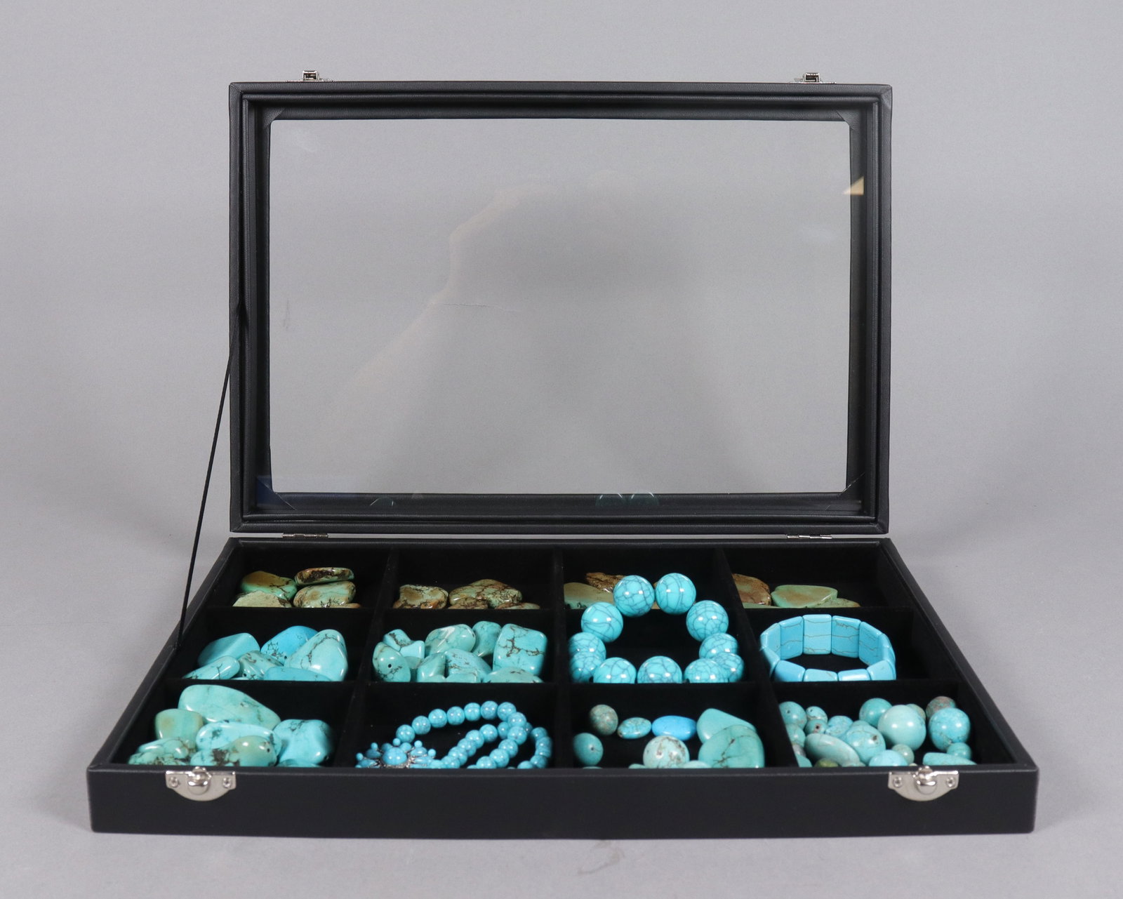 Lots fine turquoise items: Lots fine turquoise items.
