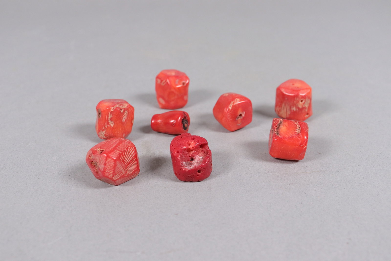 Lots fine coral items - 3