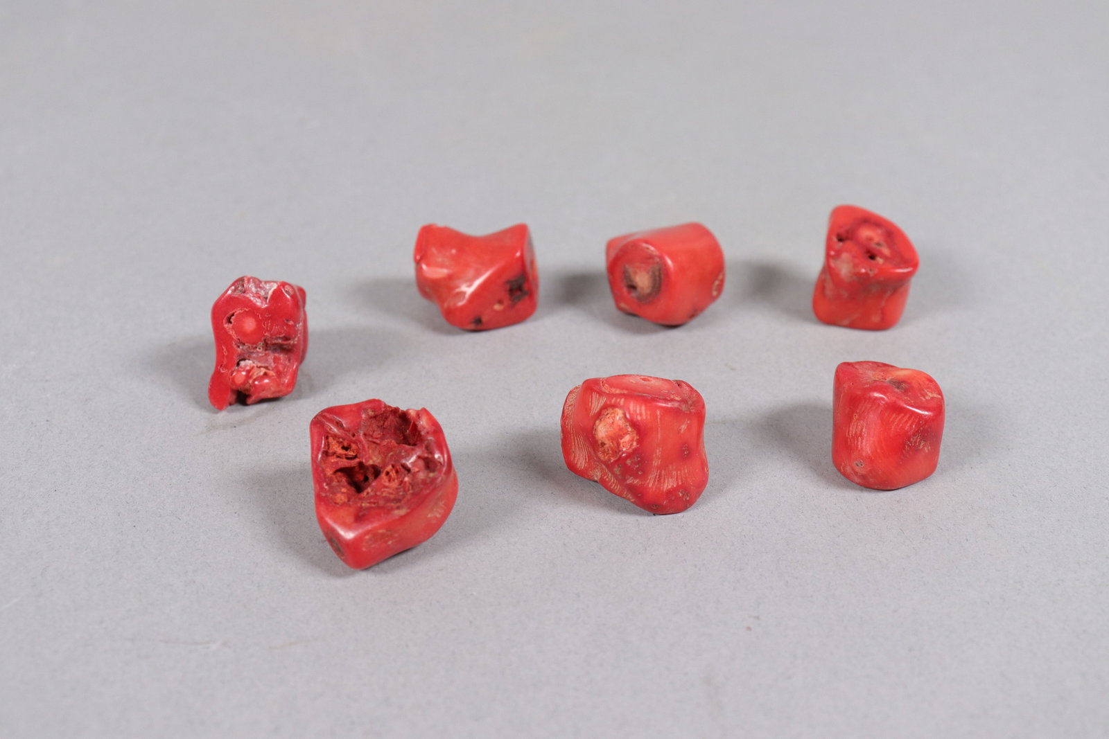 Lots fine coral items - 4