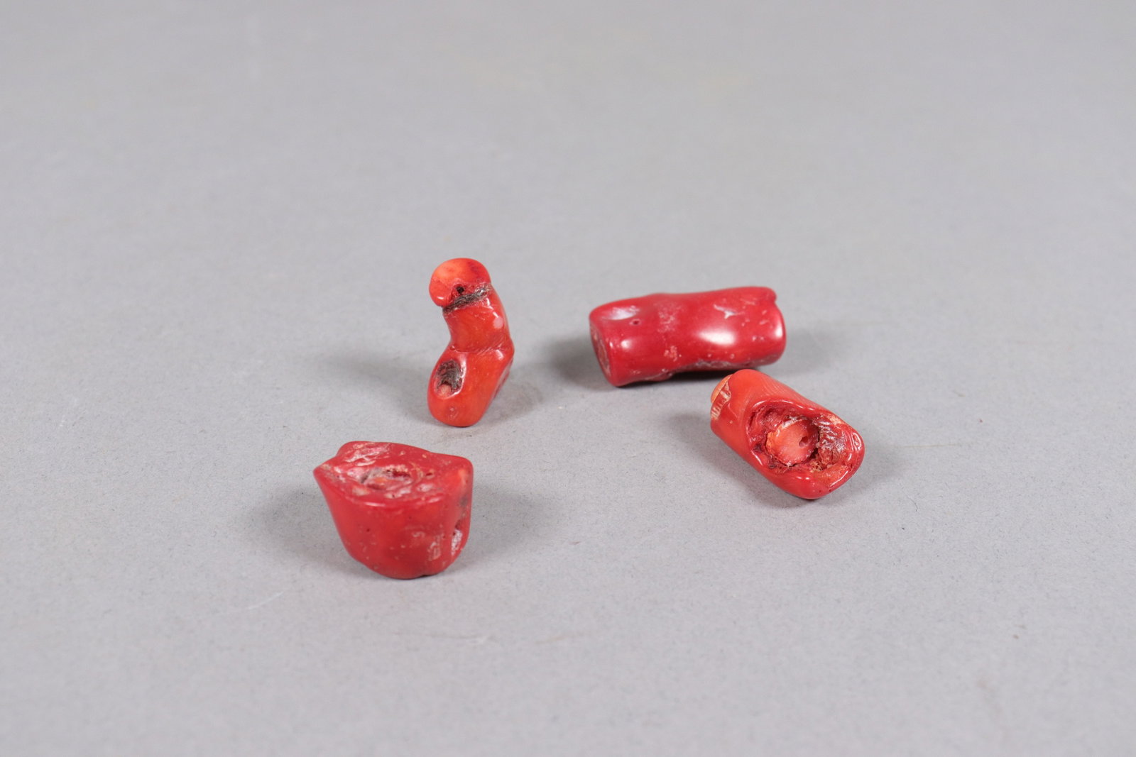 Lots fine coral items - 6