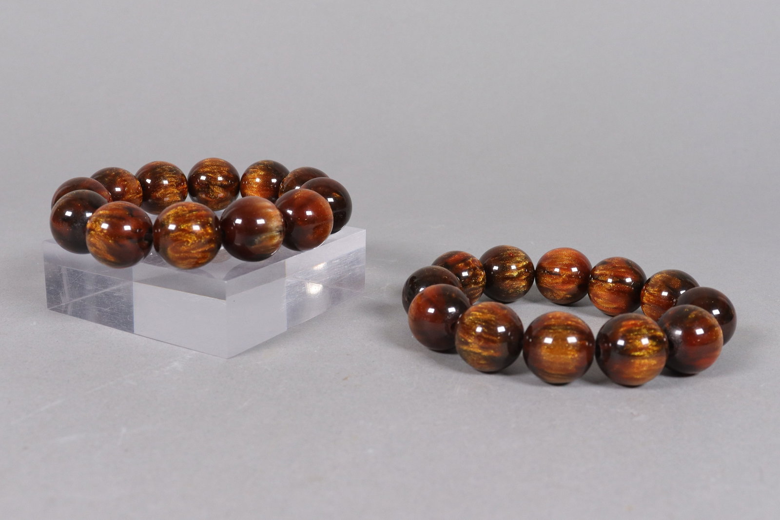 2 beaded fine bracelet: 2 beaded fine bracelet.