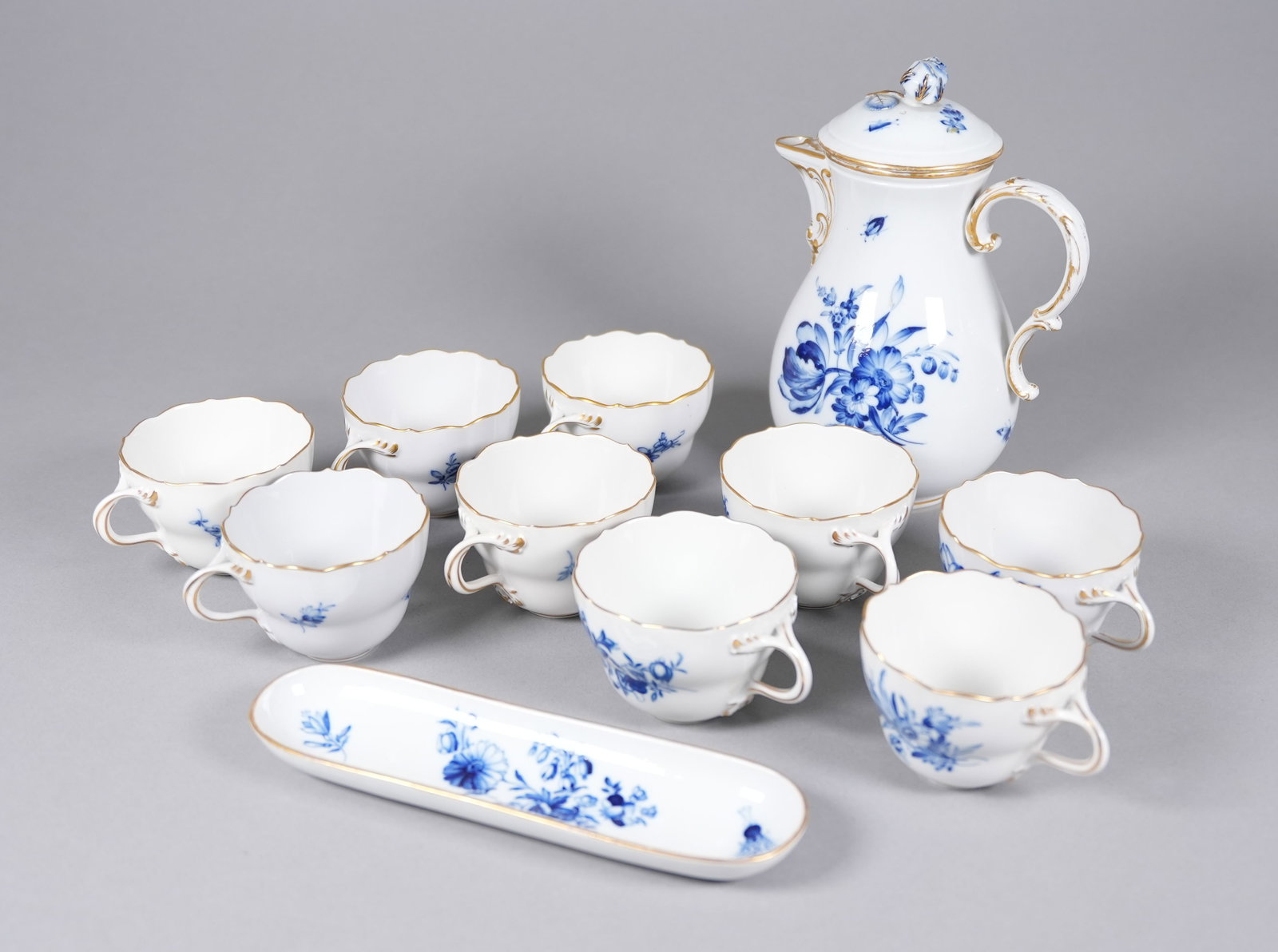 Lots vintage Meissen porcelains: Lots vintage Meissen porcelains. Largest H: 9" x W: 6.9."
