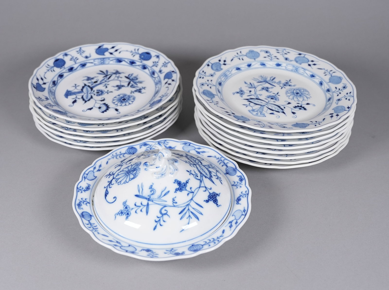 Lots vintage Meissen porcelains: Lots vintage Meissen porcelains. Largest H: 5" x W: 9.5."