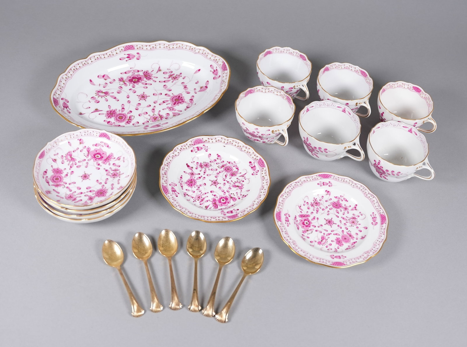 Lots vintage Meissen porcelains: Lots vintage Meissen porcelains. Largest H: 11.1" x W: 8."