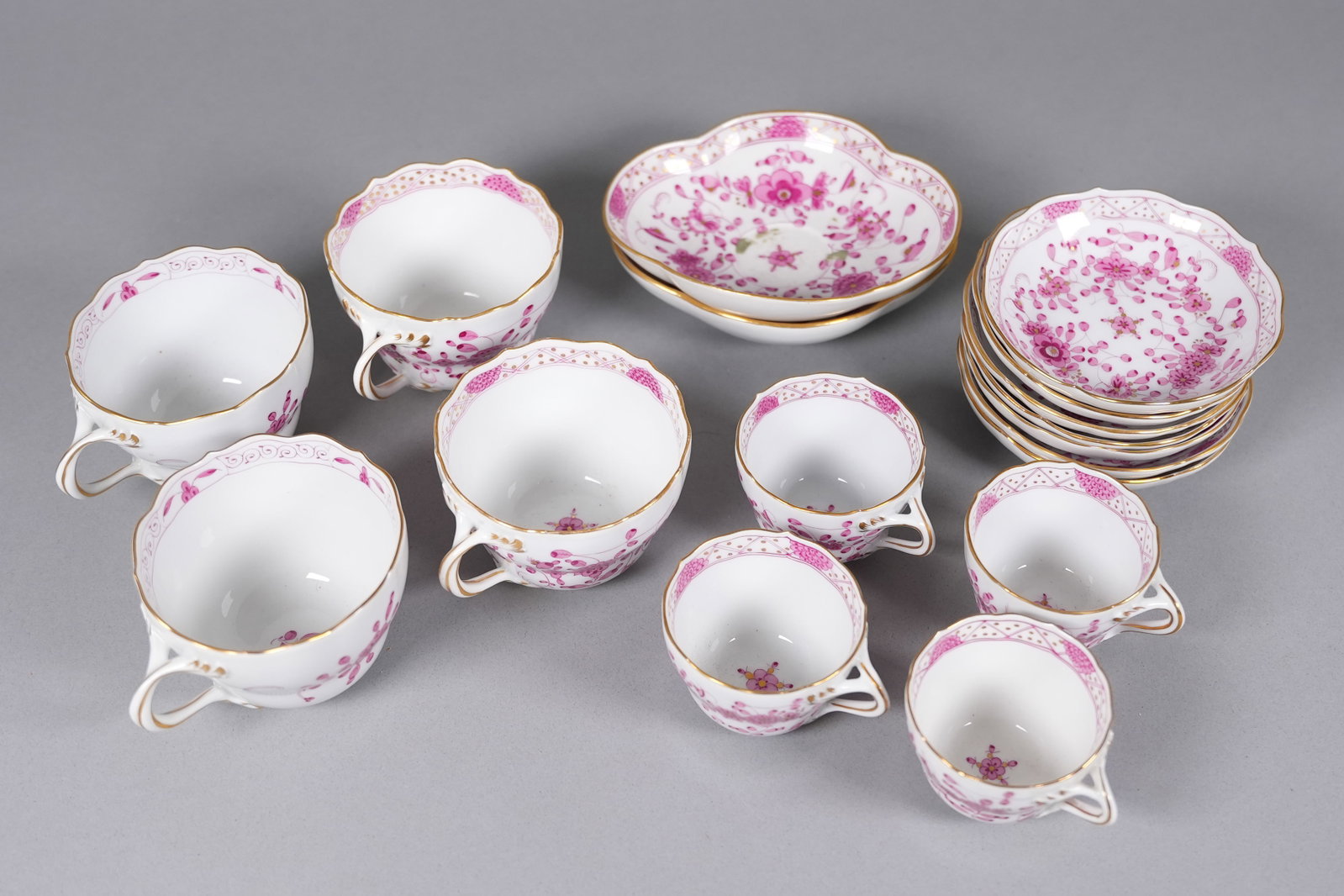 Lots vintage Meissen porcelains: Lots vintage Meissen porcelains, largest H: 5.4" x W: 4.3."
