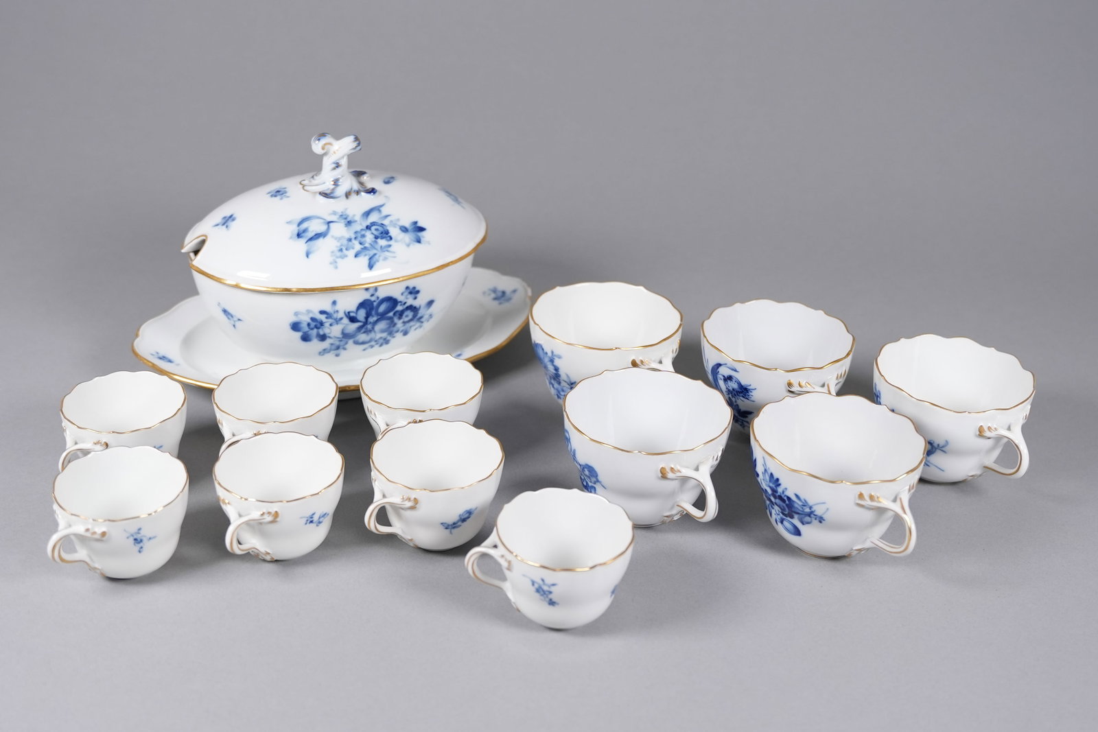 Lots vintage Meissen porcelains: Lots vintage Meissen porcelains, largest H: 5.4" x W: 10.5."